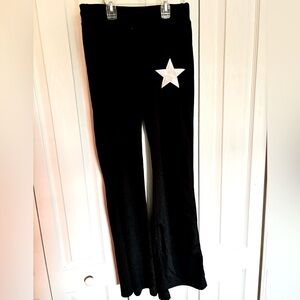 Shiny flared leggings with star print